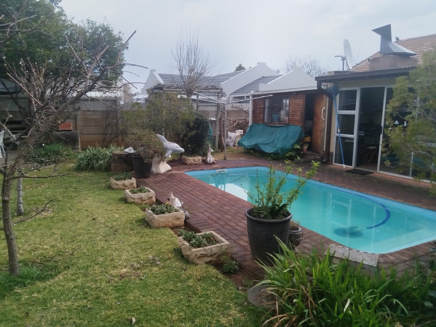 1 Bedroom Property for Sale in Langenhovenpark Free State